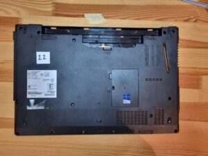 Fujitsu LIFEBOOK A574/K Unterseite