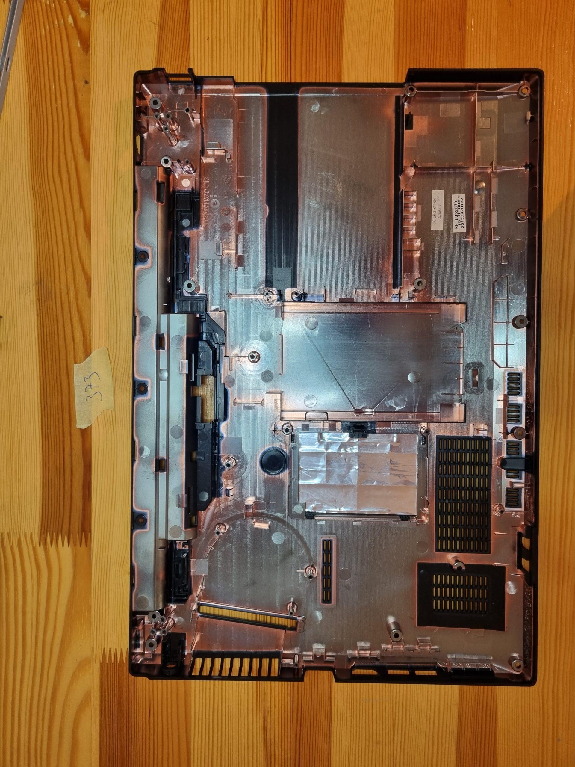 Fujitsu LIFEBOOK A574/K Unterseite – Bild 2