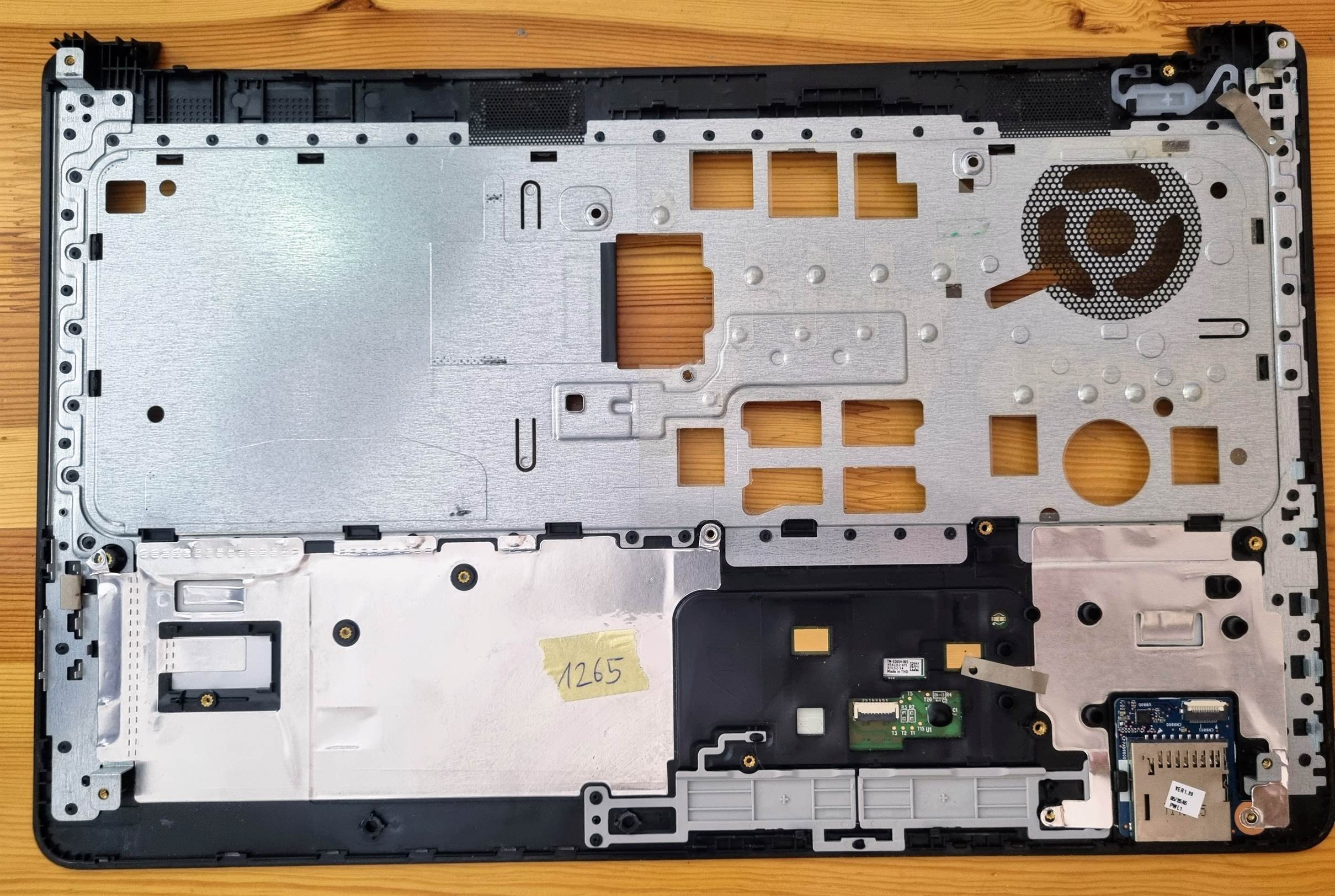 758051-001 HP Pavilion 15-F211WM 15.6 Schwarz & Silber Handauflage mit Touchpad – Bild 2