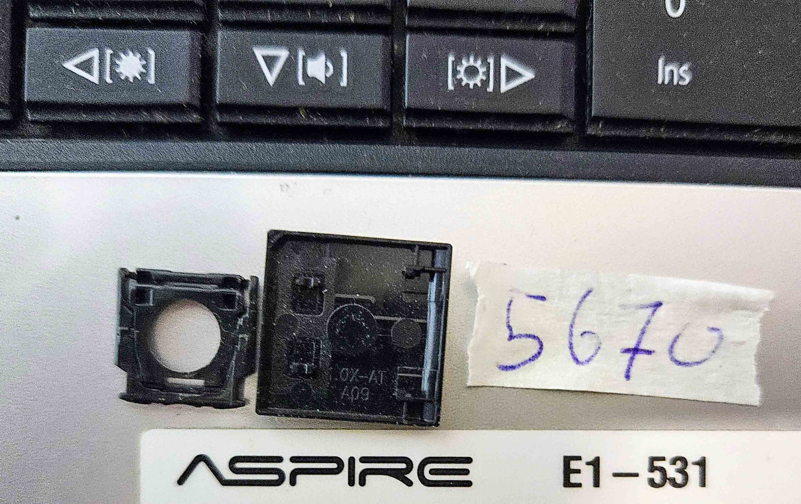 Acer Aspire E1-531 Handauflage und Tastaturtasten – Original-Laptop-Teile – Bild 2