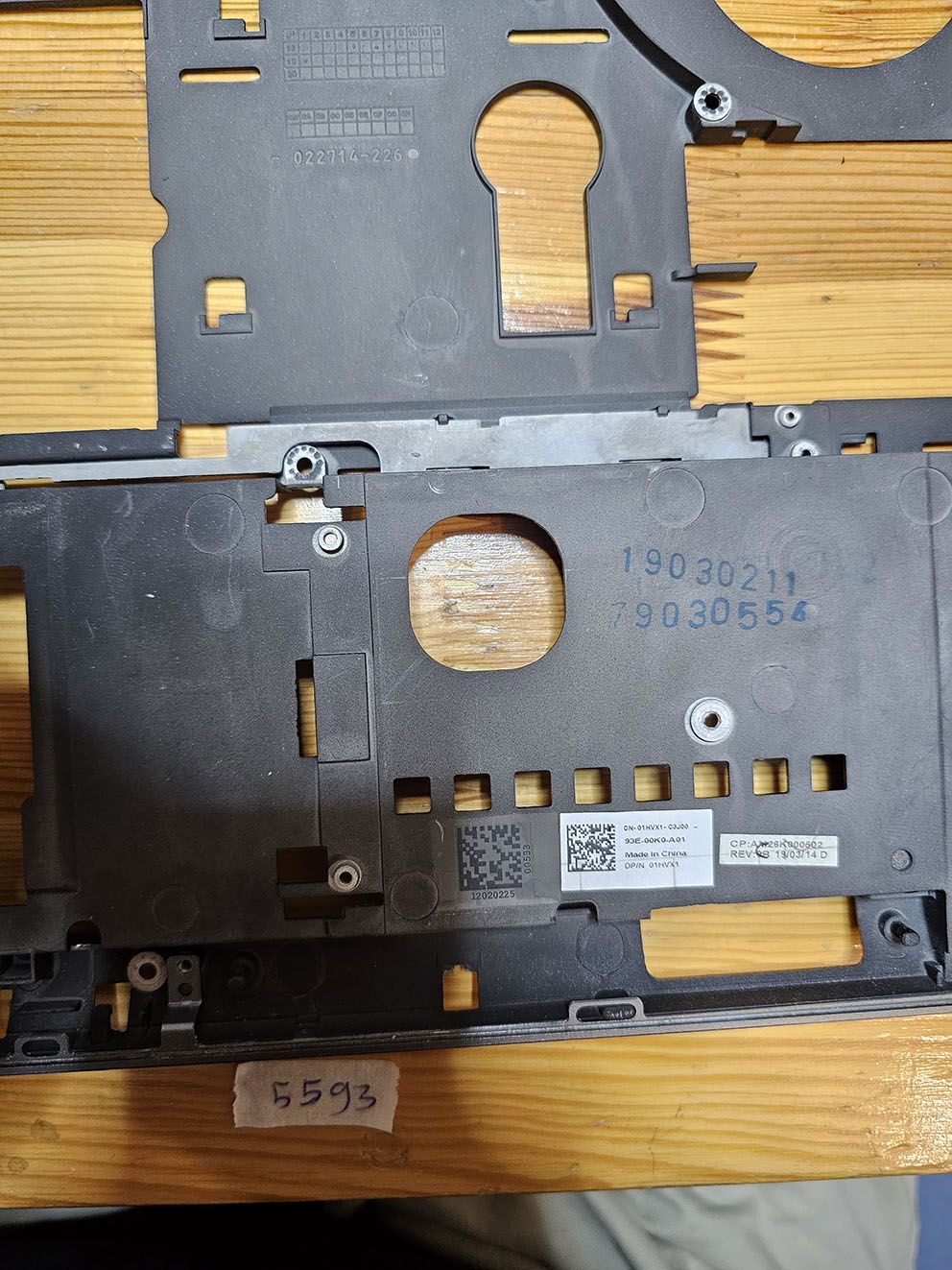 01HVX1 1HVX1 Innenrahmen für Dell Precision 7730 – Original-Ersatzteil – Bild 2