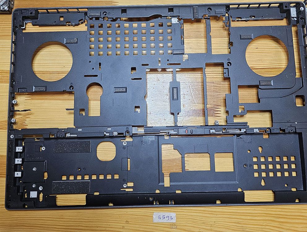01HVX1 1HVX1 Innenrahmen für Dell Precision 7730 – Original-Ersatzteil