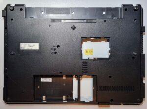 HP 6830s Gehäuseunterteil austauschen - 490305-001 | Modell 6070B0252101 - Laptop-Ersatzteile in Premiumqualität
