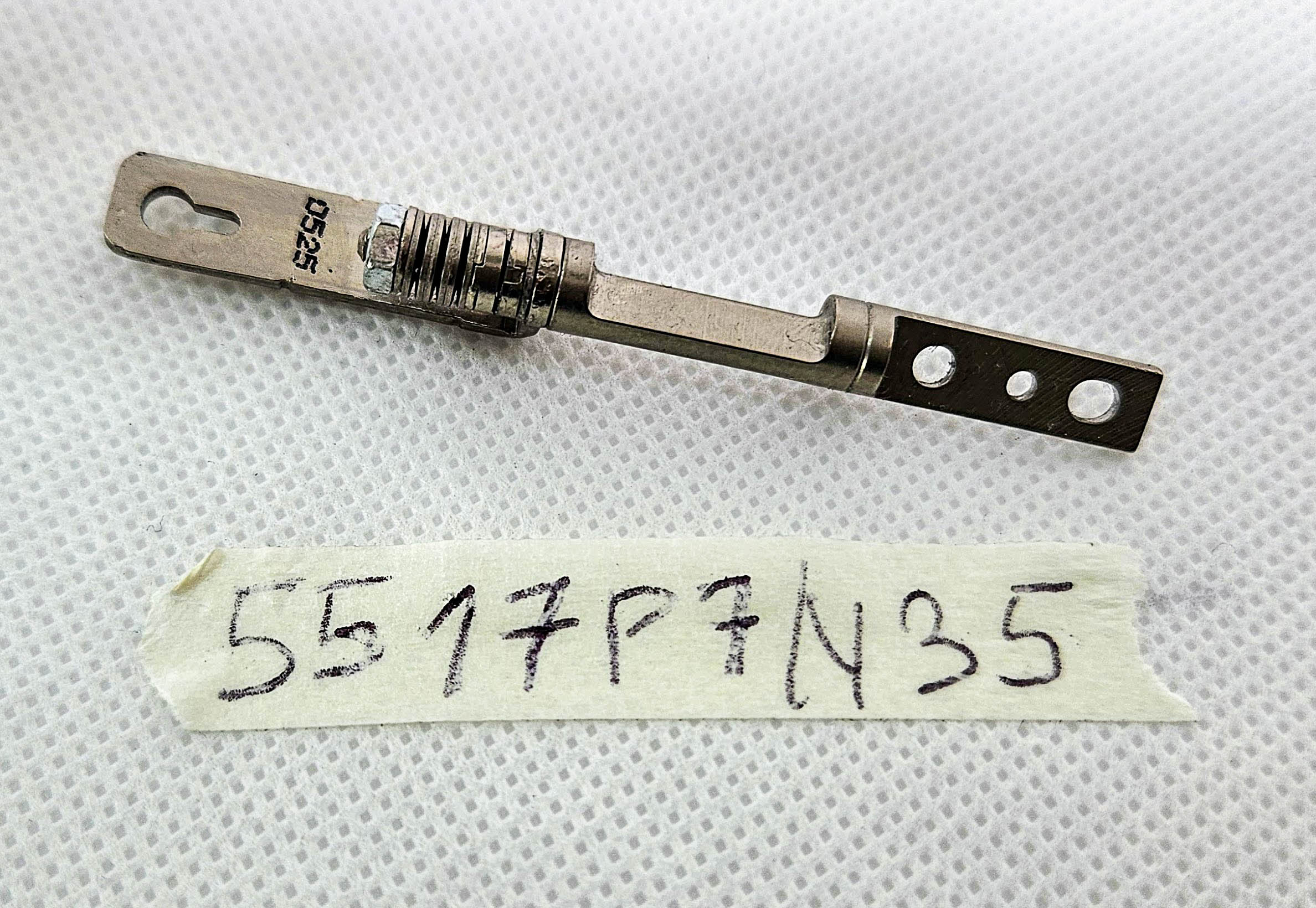 Remplacement de la charnière d'écran gauche du Fujitsu Lifebook U745 (0525 LX)