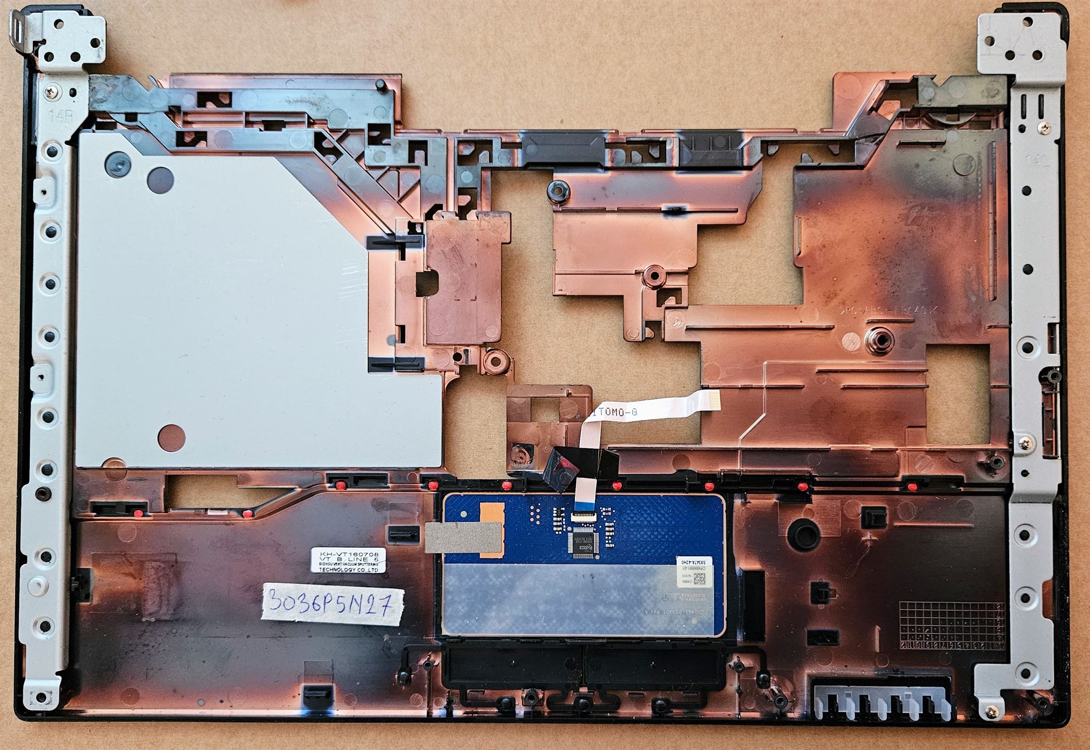 Cache central du repose-poignet et pavé tactile d'origine Fujitsu LifeBook E546 | Pièces détachées pour ordinateur portable – Image 2