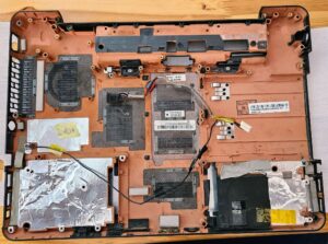 Fond d'origine pour Toshiba Satellite A300-15A TSA35BL5BA0IC0080525-05