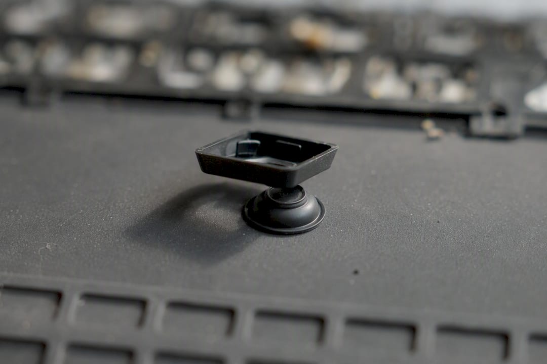 Dôme en caoutchouc élastique sous la touche d'ordinateur portable