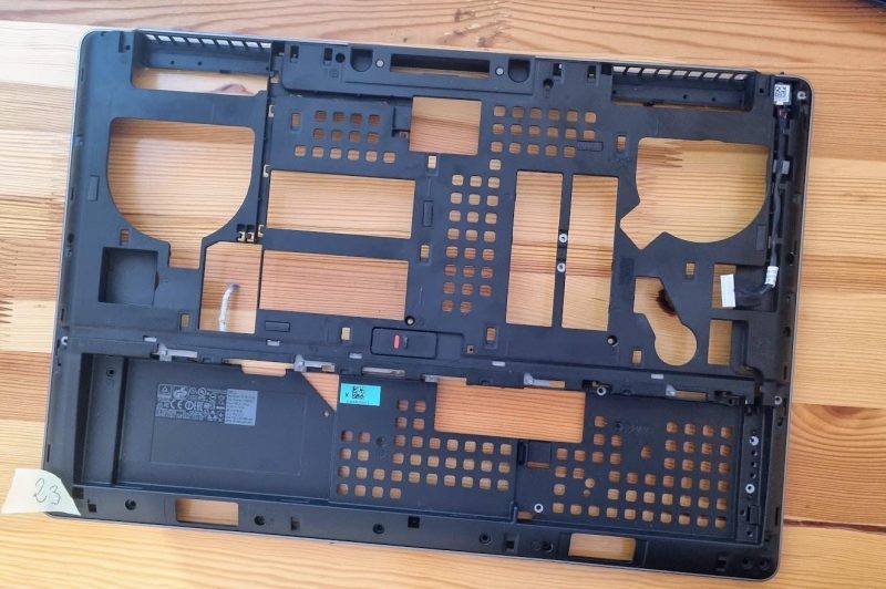 DELL Precision 17 7710 7720 Poklopac kućišta donje baze PN: 4M07T