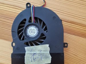 TOSHIBA SATELLITE L300 L3000D ORIGINALNI CPU VENTILATOR ZA HLAĐENJE V000120460