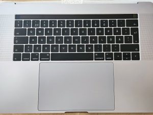 Apple MacBook Pro 13.3 A1708 Late 2016 2017 Palmrest Cover Keyboard Grey uključujući originalne baterije, zvučnike, touchpad, zvučni priključak