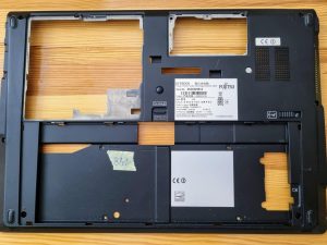 Fujitsu Lifebook U745 kućište s donjom bazom CP683662-01