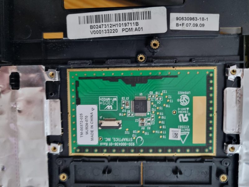 ORIGINAL TOSHIBA SATELLITE L300-2CZ V000133220 GORNJI POKLOPAC + TOUCHPAD - Slika 2