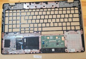 Dell Latitude 5500 billentyűzetkeret – Eredeti cserealkatrész