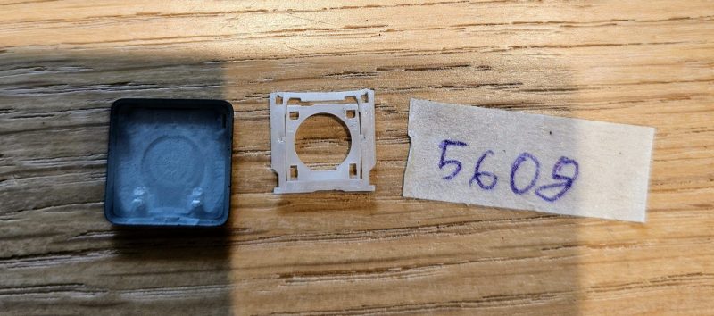 Sostituzione dei tasti della tastiera QWERTY retroilluminata Dell Latitude 5414 03N36K - immagine 3