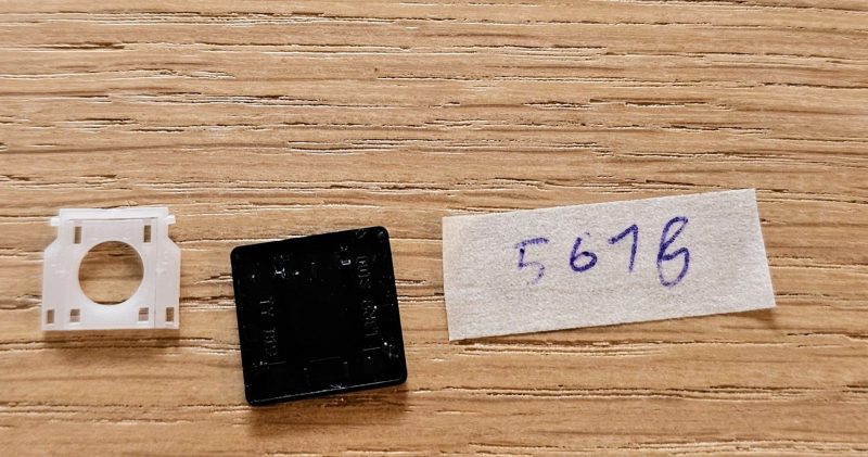 Sostituzione dei tasti della tastiera Toshiba Satellite (AEBLIR00010, MP-13R86U4-920) - immagine 3