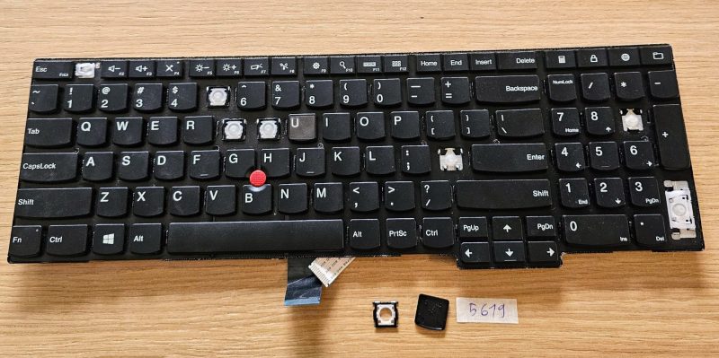 Sostituzione dei tasti della tastiera del Lenovo ThinkPad L570 - Inglese (01AX651, SN20L79835)