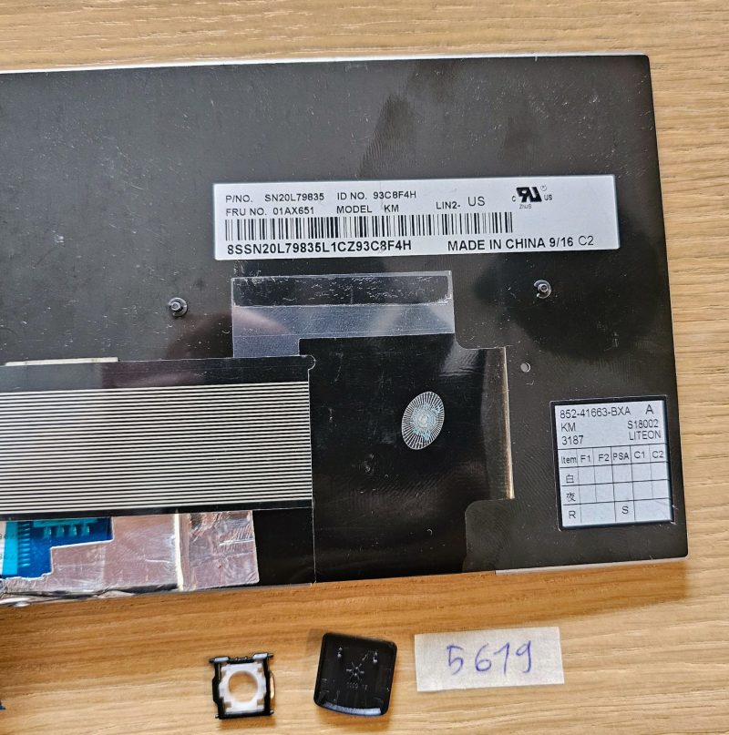 Sostituzione dei tasti della tastiera del Lenovo ThinkPad L570 - Inglese (01AX651, SN20L79835) - immagine 2