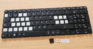 Sostituzione dei tasti della tastiera del Toshiba Satellite L50w (AEBLIU00010, AEBLIP00010)