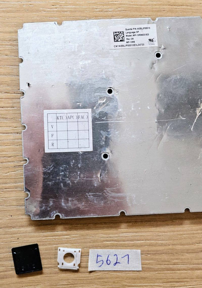 Sostituzione dei tasti della tastiera del Toshiba Satellite L50w (AEBLIU00010, AEBLIP00010) - immagine 2