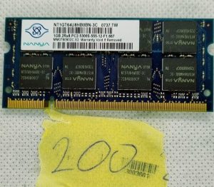 Memoria per laptop Nanya PC2-5300 DDR2-667MHz non ECC NT1GT64U8HB0BN-3C da 1 GB