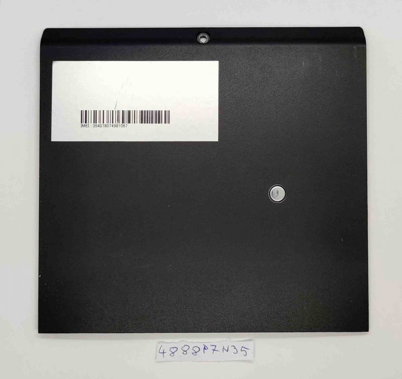Sostituzione del pannello di copertura dello sportello del disco rigido di base del Fujitsu Lifebook U745
