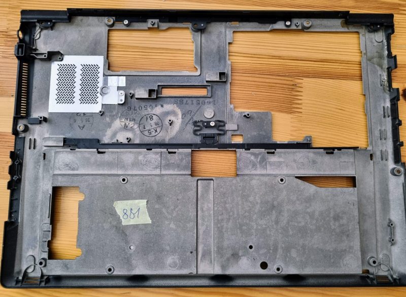 Telaio inferiore Fujitsu Lifebook U745 CP683662-01 - immagine 2