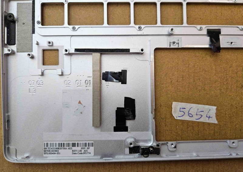 Copertura poggiapolsi HP EliteBook x360 1020 G2 SPS 920484-031 – Ricambio originale per laptop - immagine 2