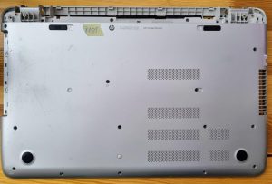 Guscio inferiore dello chassis HP Pavilion 17-f080no EAY17005A3S