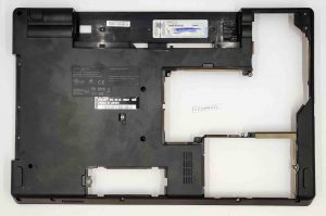 Sostituzione della base inferiore del case del telaio Lenovo ThinkPad Edge 15 75Y6086