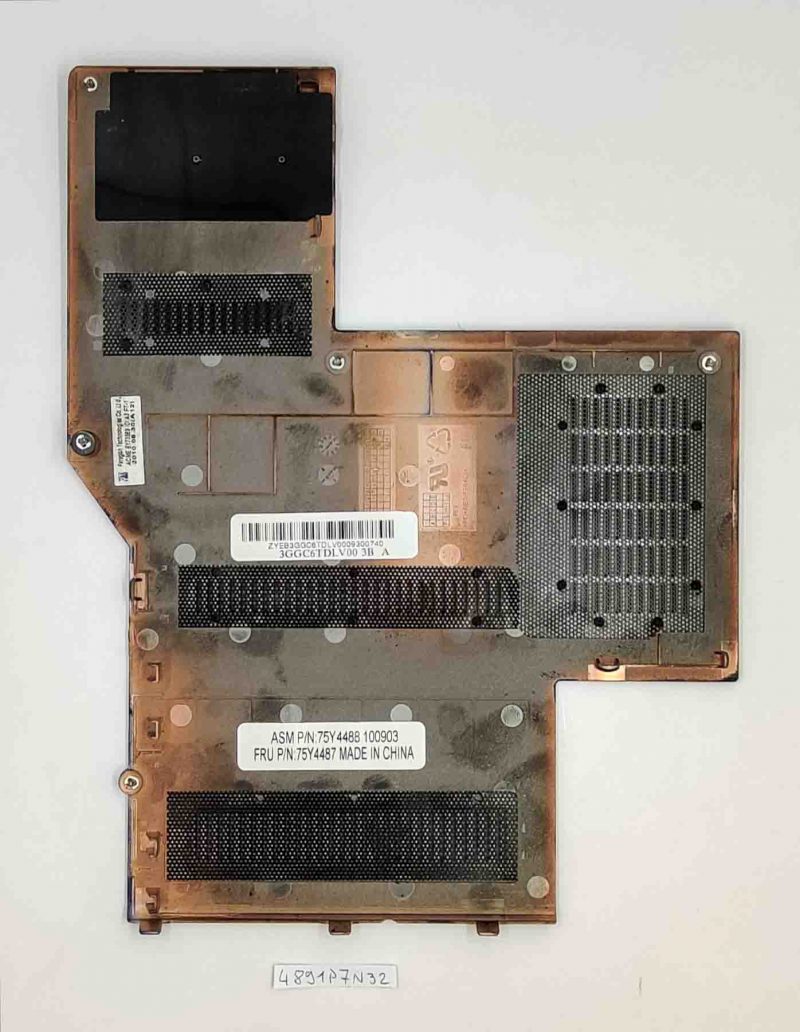 Sostituzione dello sportello della cover Lenovo ThinkPad Edge 15 75Y4487 75Y4488 - immagine 2