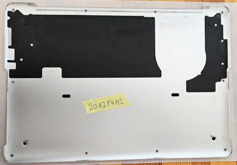 Sostituzione della cover posteriore del MacBook Pro A1502 - Ricambi originali per laptop - Adatto a modelli Retina da 13 pollici di metà 2014 - immagine 2