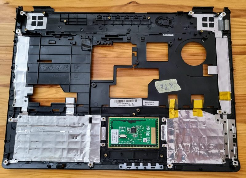COPERCHIO SUPERIORE + TOUCHPAD ORIGINALE TOSHIBA SATELLITE L300-2CZ V000133220 - immagine 3