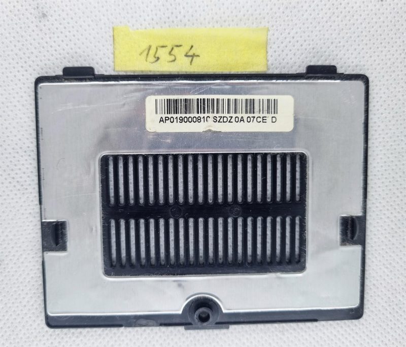 SOSTITUZIONE DEL CAPPUCCIO RAM POSTERIORE PER LAPTOP TOSHIBA SATELLITE A200-1TP AP019000810 - immagine 2