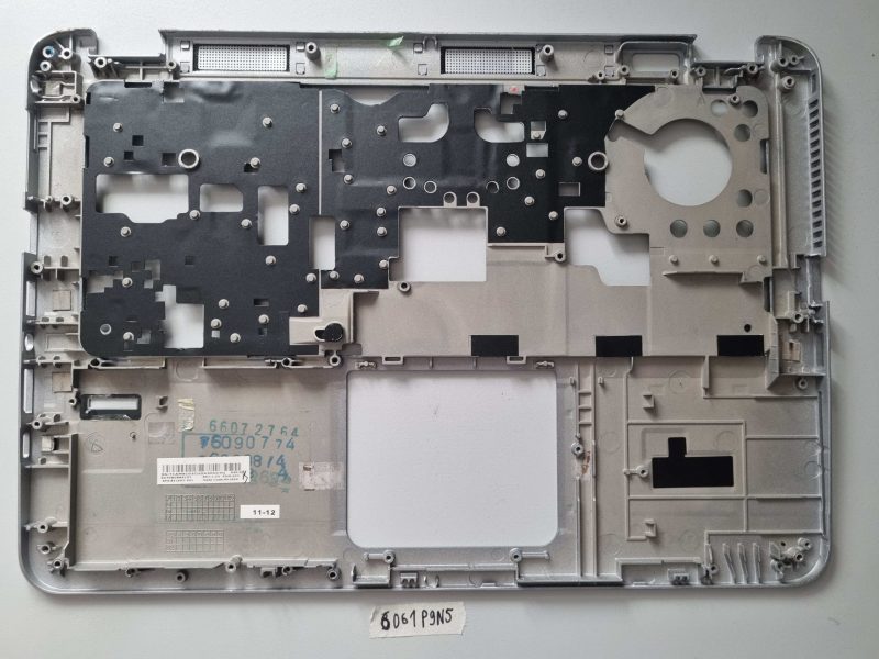 Ricambi per laptop usati HP EliteBook 820 G3 Palmrest senza touchpad 821692-001 da 12,5" - immagine 2